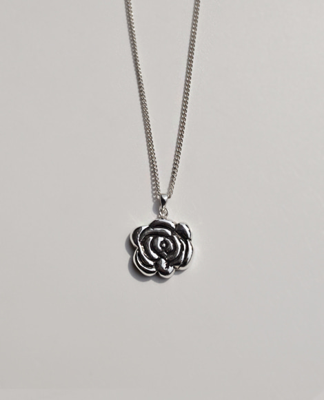 ROSE NECKLACE